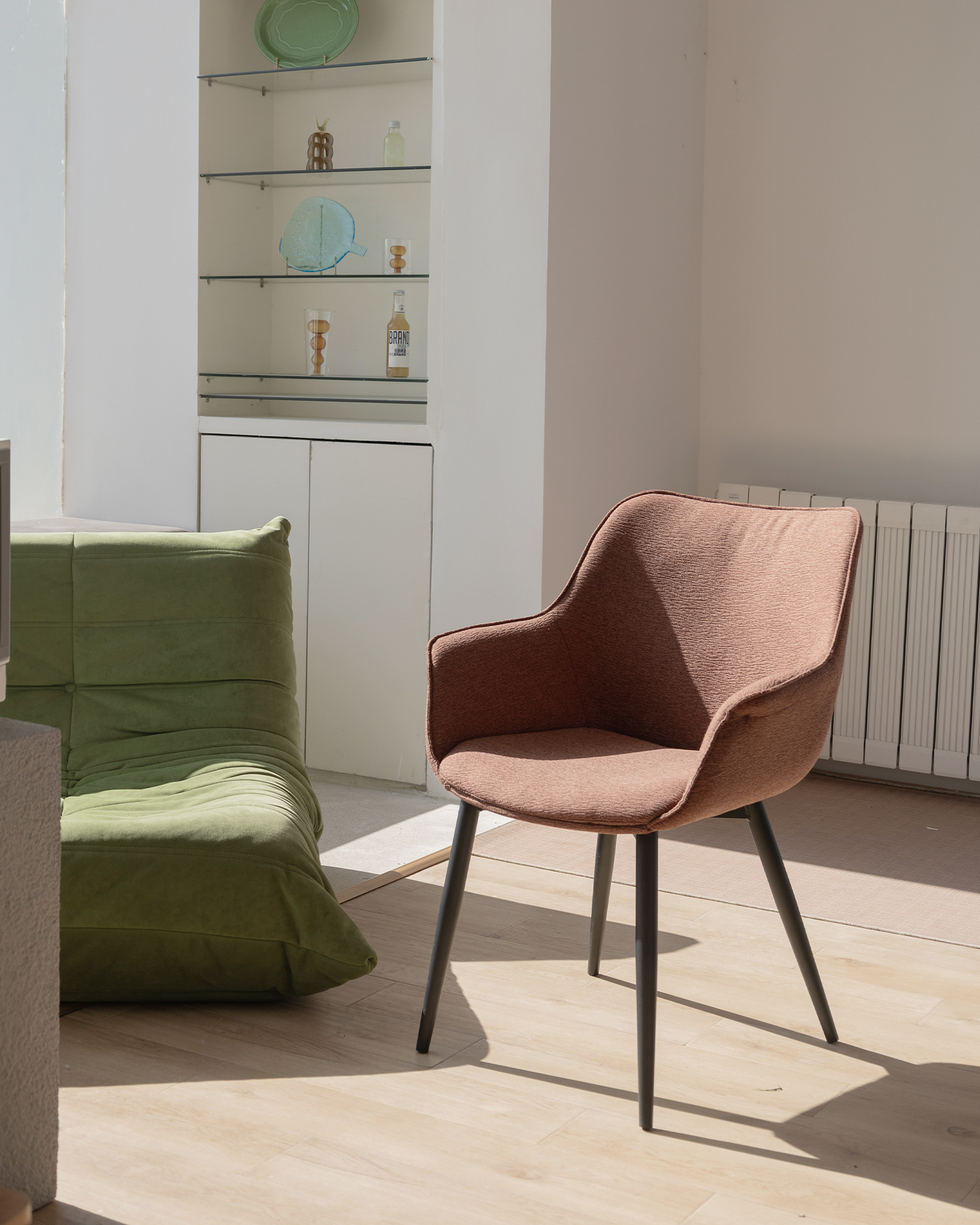 Современные изогнутые обеденные стулья Современные изогнутые обеденные стулья