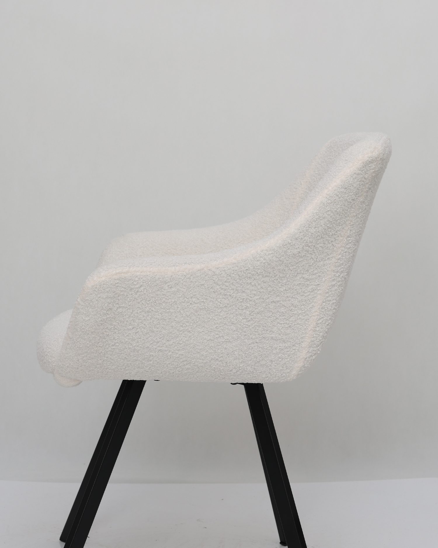 Уютные обившие обеденные стулья Уютные обившие обеденные стулья