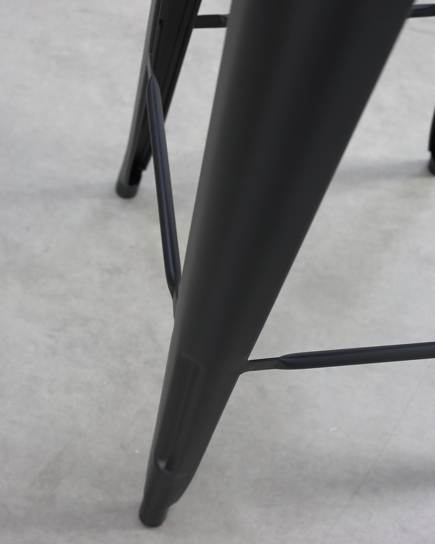 Ретро черные столовые стулья Ретро черные столовые стулья