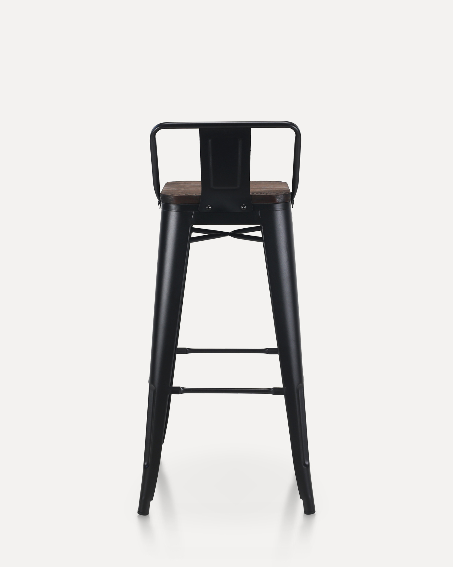 Стулья в деревенском внутреннем дворике Стулья в деревенском внутреннем дворике