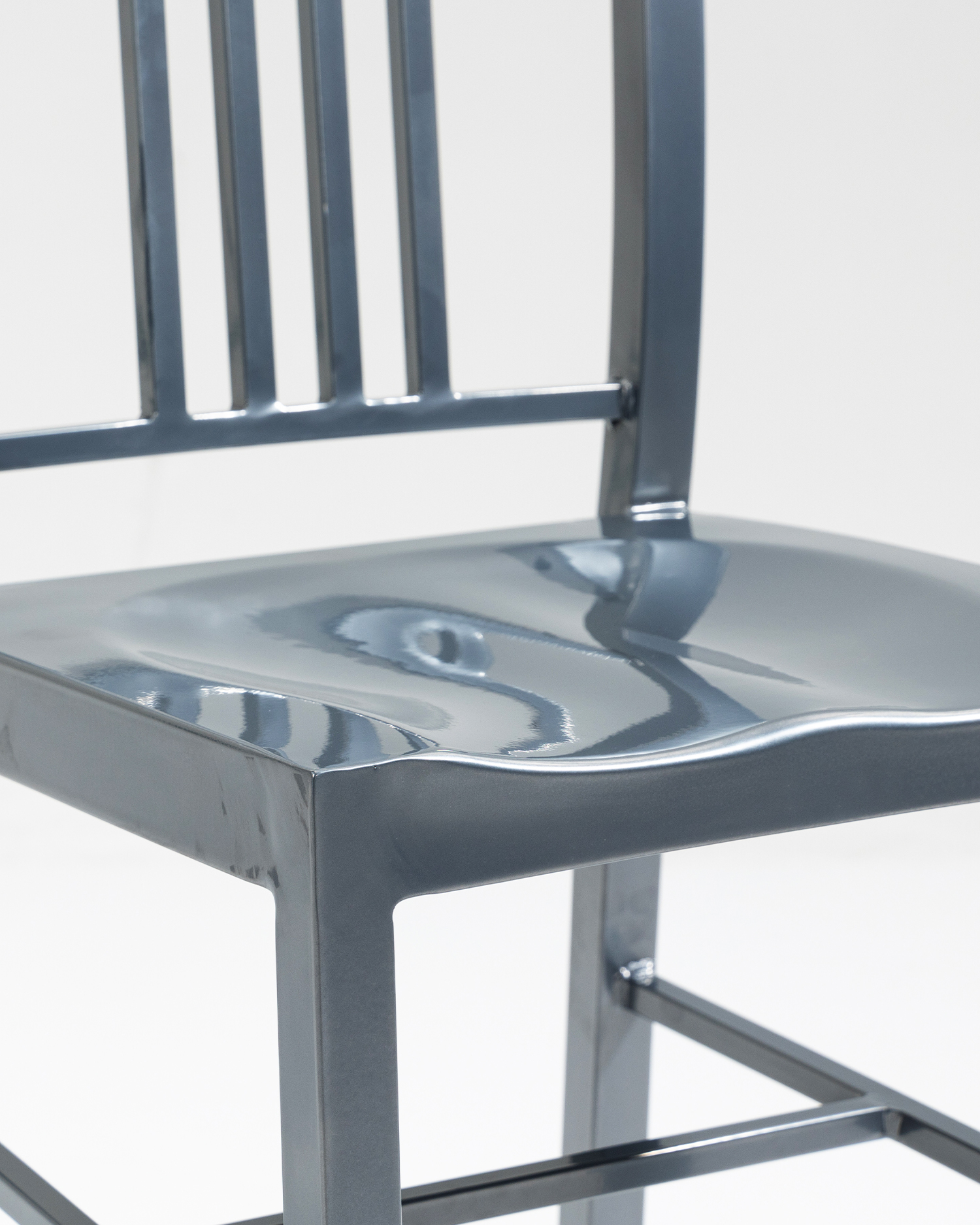 Железное кресло с вечным дизайном Железное кресло с вечным дизайном