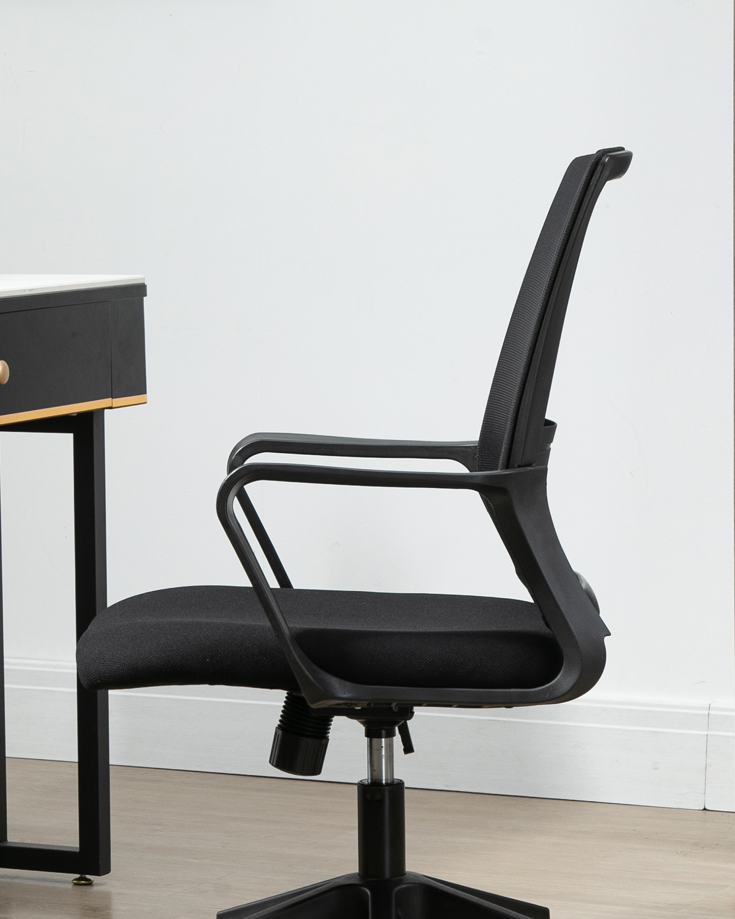 Гладкий поворотный стул кривой Гладкий поворотный стул кривой